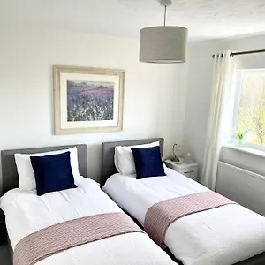Comfortable And Spacious Superb Holiday In Llanelli, Dog Friendly Holiday home